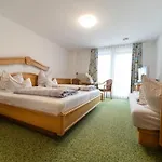 Bed and Breakfast Gaestehaus Cafe Heck