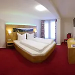 Bed and Breakfast Gaestehaus Cafe Heck 3*